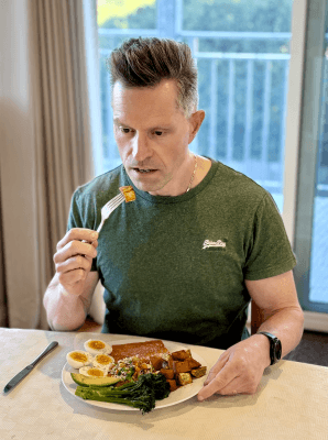 Afternoon eating Afternoon eating